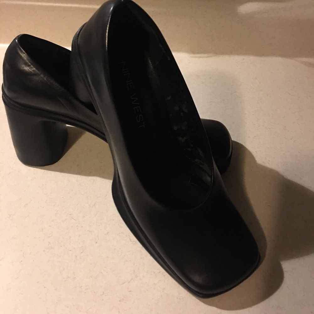 6.5 Nine West square heeled shoes